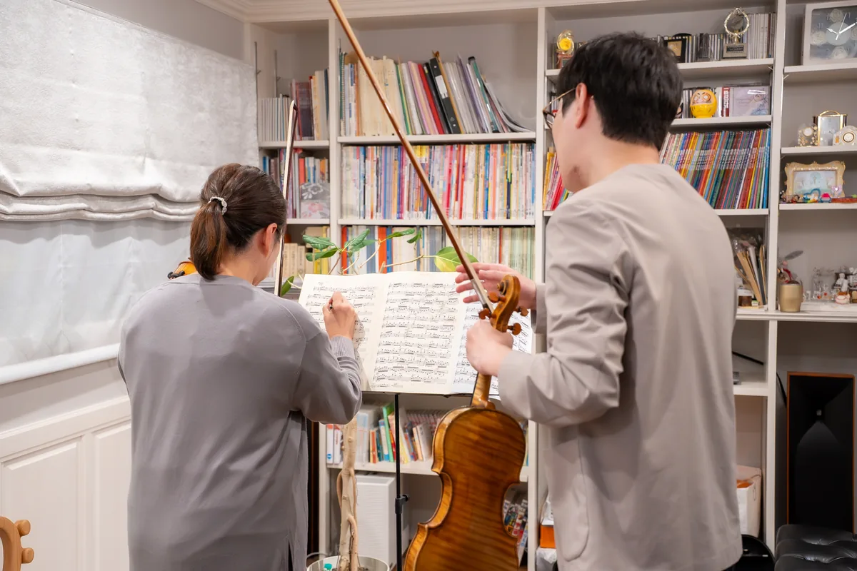 楽譜を見ながら一緒に進めるレッスン